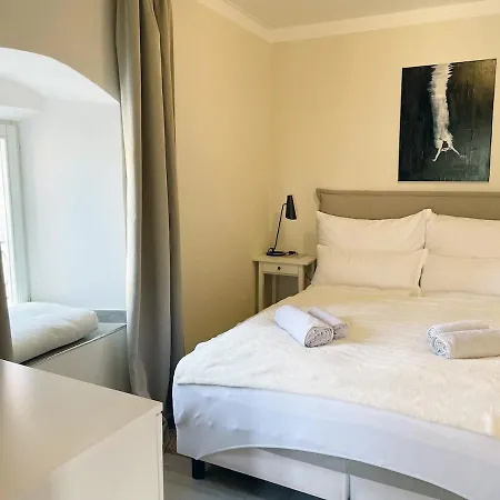 Klara Hopper Apartment, Old Town House, Sea View *