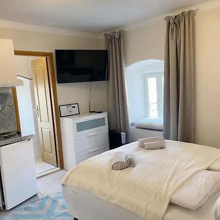 Klara Hopper Apartment, Old Town House, Sea View *
